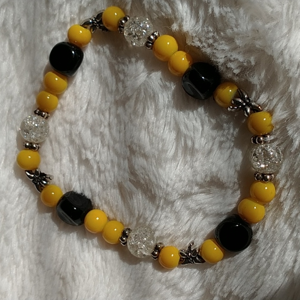 Glass bead bracelet